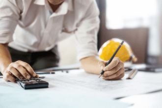 Diego Borges analisa como grandes obras de engenharia enfrentam desafios de execução que exigem planejamento rigoroso, técnica e gestão eficiente.