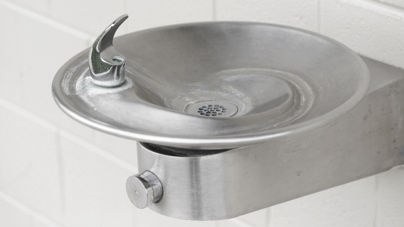 Falta de água potável nas escolas de Olinda expõe crise estrutural e reforça papel do sindicato dos professores