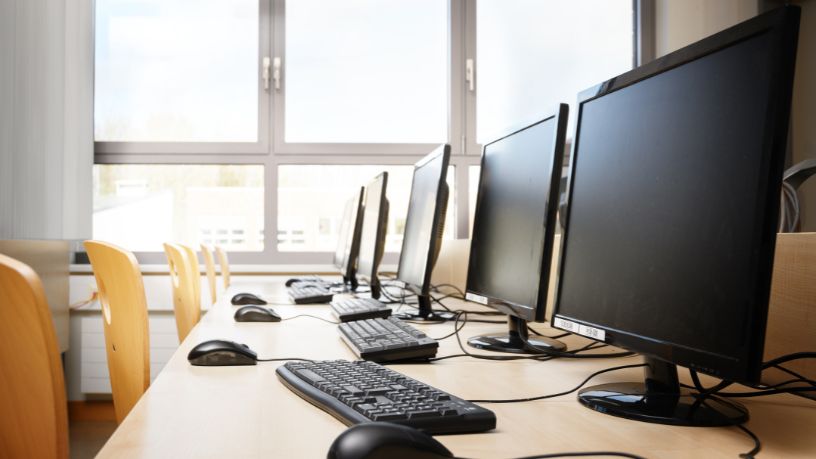 Sindicato ADUFG promove curso de informática e inteligência artificial para aposentados e pensionistas