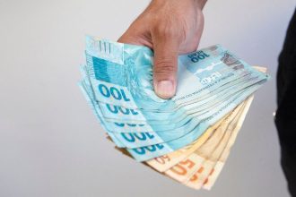 Escala 6x1 na economia brasileira e o debate trabalhista: sindicatos, governo Lula e a reorganização da jornada de trabalho