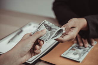 Greves e atrasos de salários voltam ao centro do debate: o que o trabalhador pode fazer quando seus direitos não são respeitados