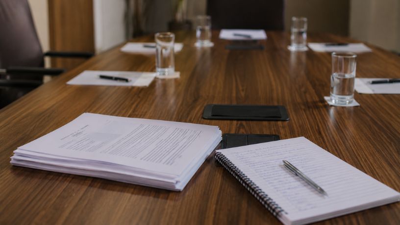 Contribuição Previdenciária de Aposentados em Curitiba: O Que o Diálogo do IPMC com o Sismmac e o Sismuc Revela Sobre o Futuro da Previdência Municipal