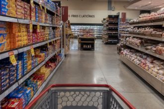 Supermercados em Goiás: O Que a Convenção do Secom-GO Sobre Domingos e Feriados Muda Para Trabalhadores e Consumidores
