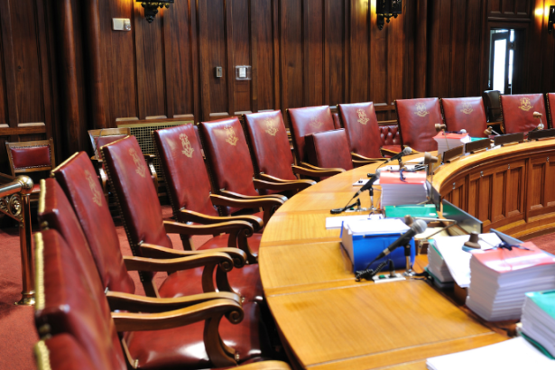 PEC do fim da escala 6x1 completa dois meses parada no Senado, sem data para votação